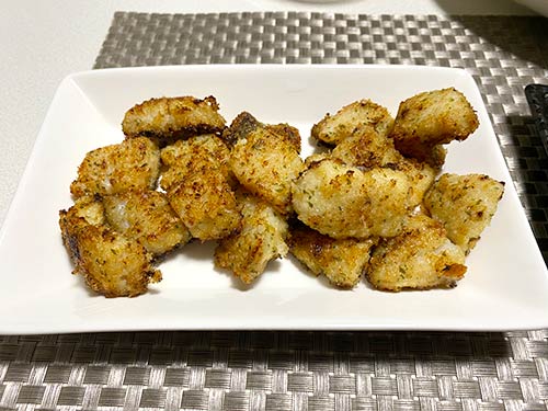 パン粉とコンソメで揚げ焼きにしたホッケ