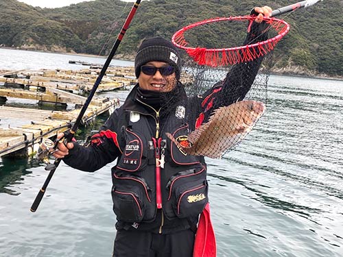 45cm級のマダイが上がった
