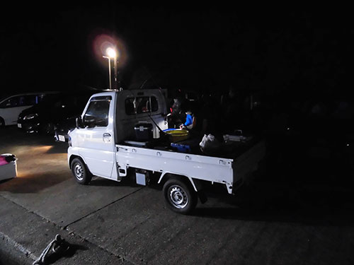 4時30分頃軽トラで受付が開始される