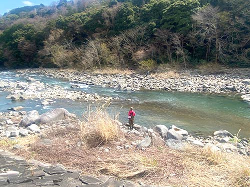 濁りの残る流れ込みをねらってみるが反応がない