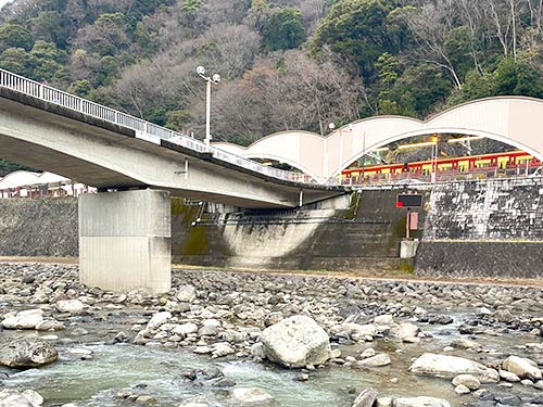 上流の湯本エリアは箱根湯本駅の真ん前