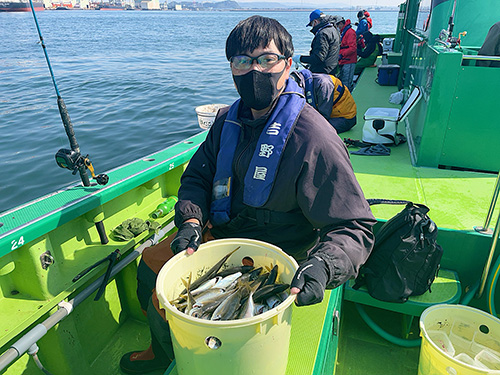 船釣り初挑戦、89匹を釣る大健闘!