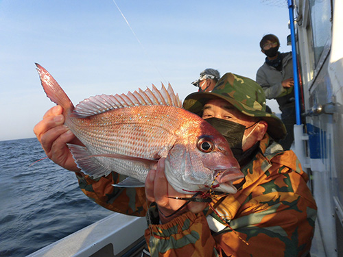 勿論、良型も釣れるので油断は禁物!