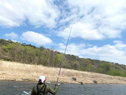 餌釣りの友人も本部前に