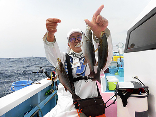 私も良型イサキをトリプルでゲット!