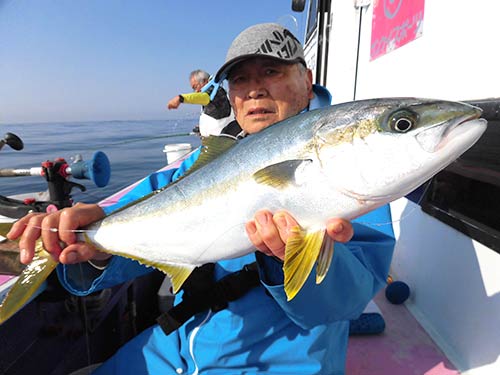 船長にタナの取り方を訊いてすぐ来た2.5kg
