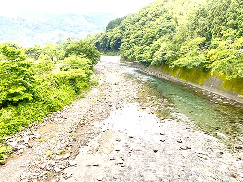 国道52号線沿いには清流が広がる