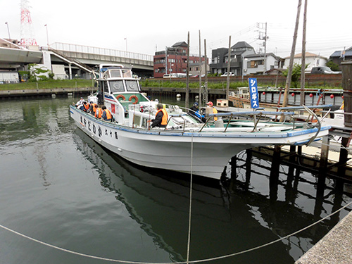 「第十六かめだや丸」に乗り込んだ