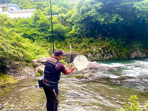 アユ釣りの上手い友人も掛けた~!
