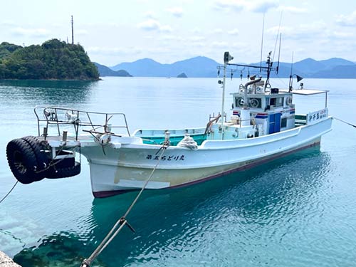 青海島へ瀬渡しを案内する沖千鳥「第五ちどり丸」