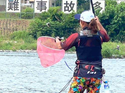 2匹目は背がかりの良いアユが来てくれた