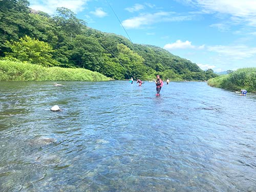 上流の友人は丁寧に泳がせテンポよく掛けていく