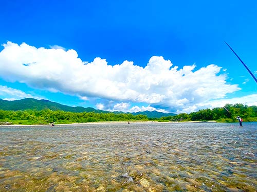 雄大とはこのこと!どこまでも続く夏空
