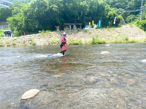 相方も対岸の橋下へと向かう。同じこと考えてるな~