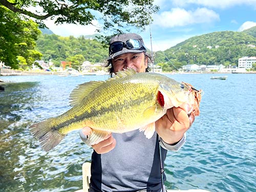 ワームに頼らずとも釣れる湖、という事実