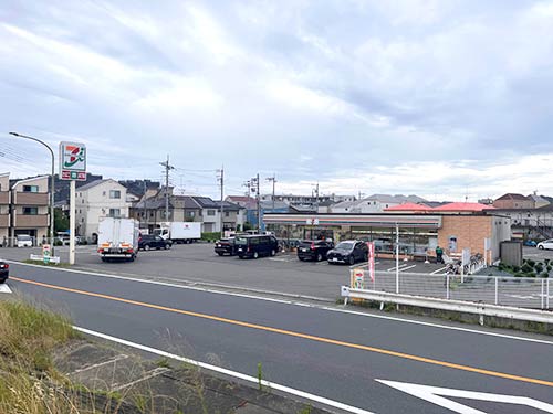 多摩川中流域で遊漁券を24時間購入できるのは、ここ(セブンイレブン川崎布田店)だけ