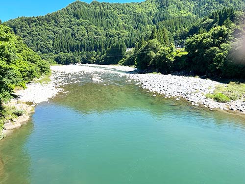 アユの桃源郷! 高原川にはまだまだたくさんの好ポイントが点在する