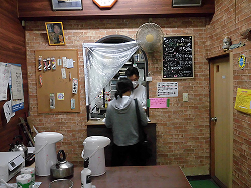 受け付けで会計を済ませて船に移動