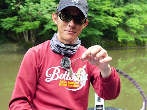 川村光大郎/かわむらこうたろう 霞ケ浦水系をホームレイクとし、オカッパリバス釣り界の最先端を走り続けるレジェンドアングラー。ルアーメーカー「ボトムアップ」を主宰する。