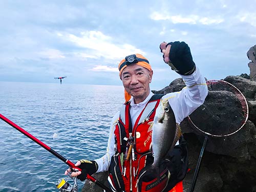 この日の初イサキは杉崎さんが釣り上げた30cm超えの良型。順調な出足に期待したのだが…