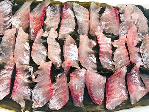 今回もイサキが大好きな家族のために、刺し身、寿司、昆布締め3種を作った。友達家族にも刺し身をお裾分け。特に昆布締めは是非皆さんにも味わってほしい