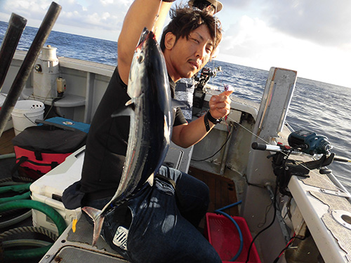 1投目から本ガツオが!