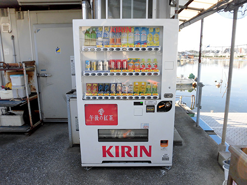 船宿の自販機、“100円”の販売品が多く良心的