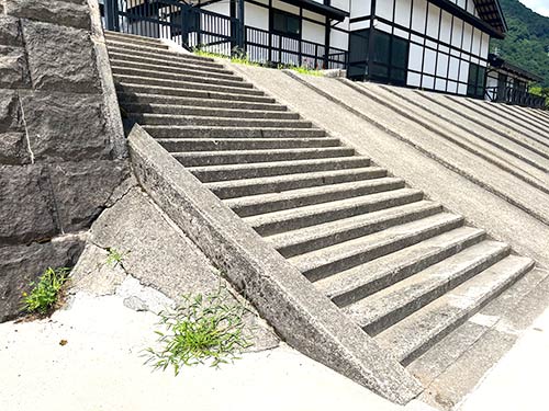 船津座前ポイントは階段もあって入川が簡単だ