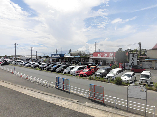 駐車場は係りの方の指示に従って