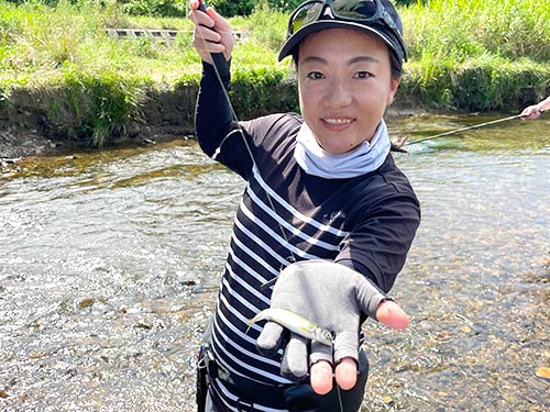 普段マグロ釣りをするIちゃんも稚アユ釣りに大はしゃぎ