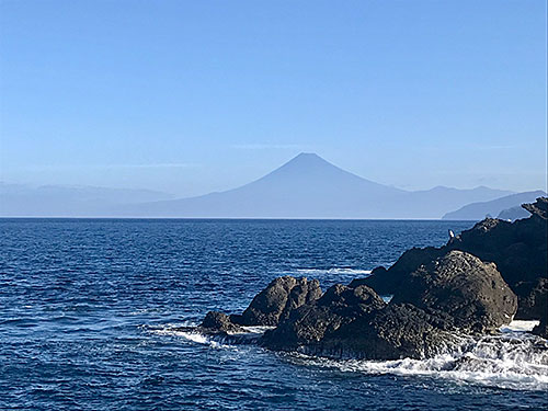 釣り座からの富士山の眺め。これを見るだけでも来た甲斐がある