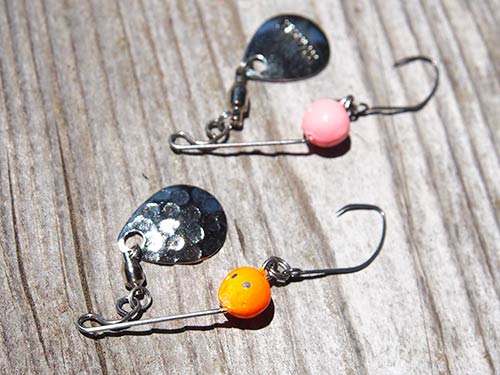 Bボール(ムカイ)。おそらくエリアトラウト界初のスピナーベイト。回転するブレードで魚を寄せ、バイトボールで喰わせる「寄せと喰わせ」を兼ねたルアー。幅広いリトリーブスピードに対応
