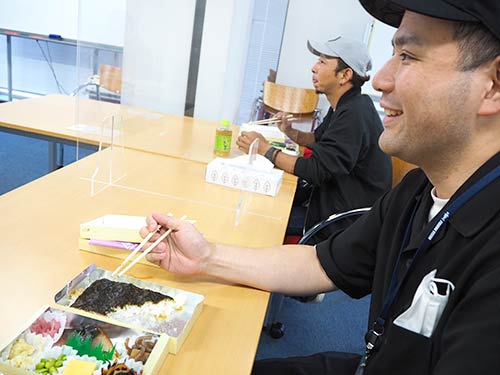 大仏様の登場で、ご機嫌の鈴木さん。これが一番うれしかったとか。