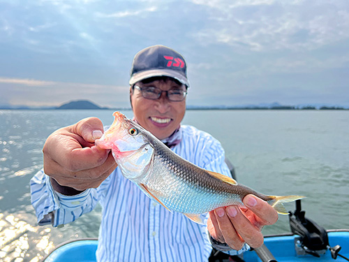 滋賀県 琵琶湖 秋のハス ケタバス 狙いで でかバスも釣れる 釣りビジョン マガジン 釣りビジョン