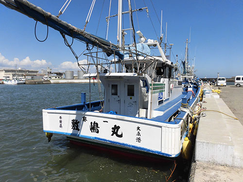 帰港後の「第一敷嶋丸」。大型船で揺れが少ない