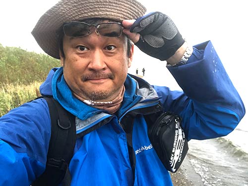 筆者の宮崎です。屈斜路湖にきたのは約25年振り。当時はアウトドア雑誌の撮影で女性タレントらと屈斜路湖スタートで釧路川をカヌーツーリングしたなあ。朝の最低気温は一桁からマイナス予報。やっぱり寒いね! 悪天だけど翌日からは回復するらしい