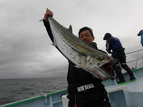 7時10分頃、船中2匹目の3kg超のサワラ!