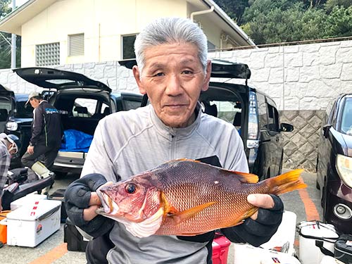 これまた絶品のフエダイを釣り上げた