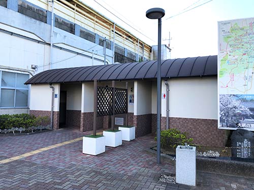 駅前のトイレ