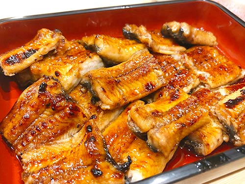 これは神田の名店で蒲焼きにした荒川のウナギ。さすがに数段旨かった(当然)。いずれにせよ、江戸前のウナギは旨い!