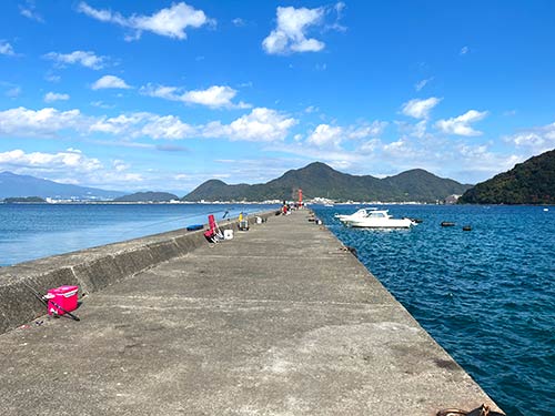 長~い堤防が続く
