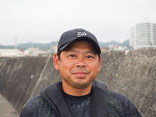 渡邉長士(わたなべたけし)。ソルトシーンにその名を轟かす達人だ。俺は親しみを込めて「チョーシ」と呼んでいる。アジングのパイオニアでもあり、常に新しい釣りを探求している。