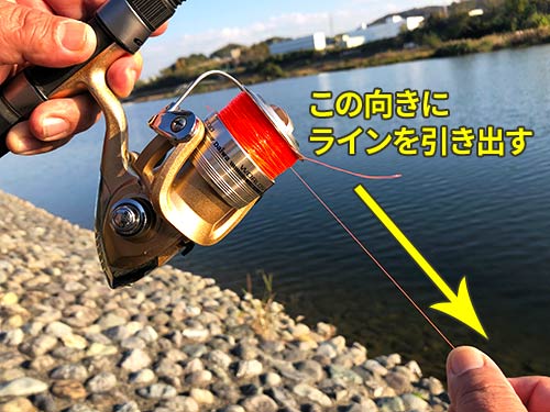 ドラグをジージー鳴らしつつ、この方向にラインを引き出していく。すると、事態を悪化させずにピョンキチの患部にまで到達できる。