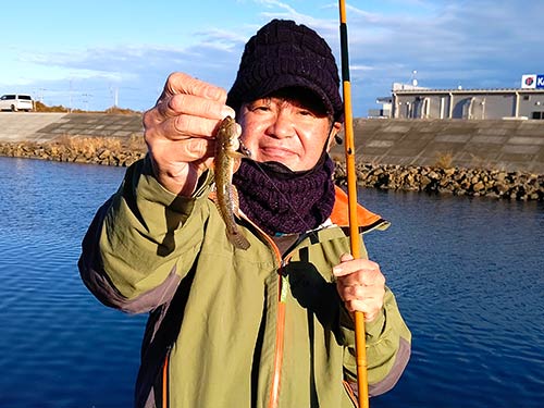 午後3時近くになると気温が下がり、日暮れが近づく、そして締めの1匹