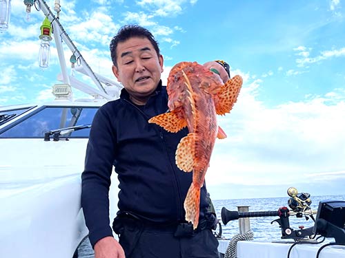 開始早々、落とし込み釣りでは珍しいオニカサゴ現る!