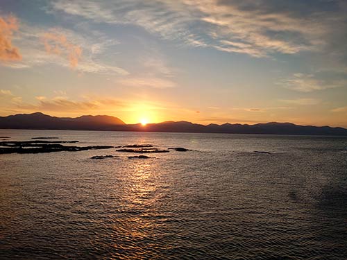 山陰に沈む夕日
