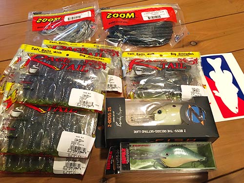 3年前にタックルウェアハウスで買ったもの。当時まだ日本では見かけなかったレイジバグやZ-ボス25などを購入。ズームのワームは1パックあたり3~4ドルで買えたので大量購入することもある。