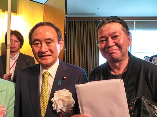 2017年大槌町長杯 大槌湾カレイ船釣り大会」、菅元総理(当時官房長官)から祈念のメッセージを横浜で直接受け取り、そのまま翌日の岩手大槌の大会に向かった