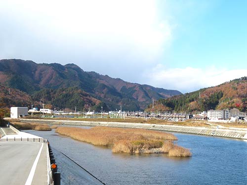 シーズンにはハゼの絶好ポイント。小槌川河口