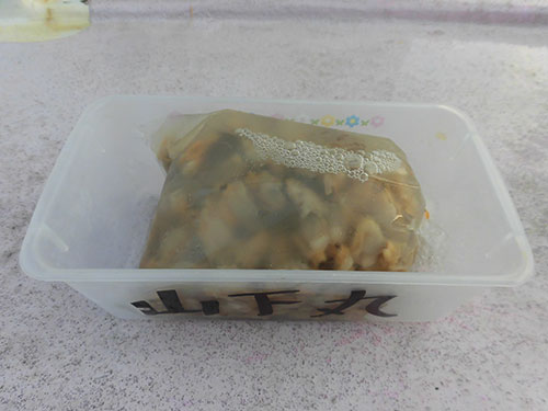 抜群の鮮度の「山下丸」特製手剥きアサリ餌